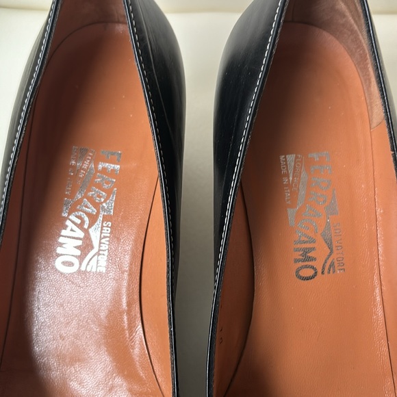 Salvatore Ferragamo Black Leather Pumpd - Picture 3 of 11